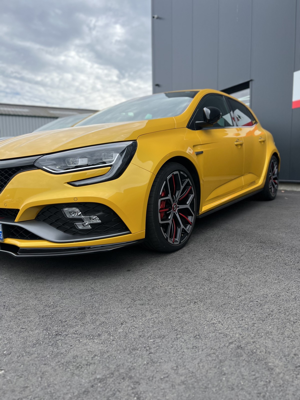 Changement Frein Avant complet sur Renault Megane 4 RS TROPHY à LAVAL proche Mayenne 53