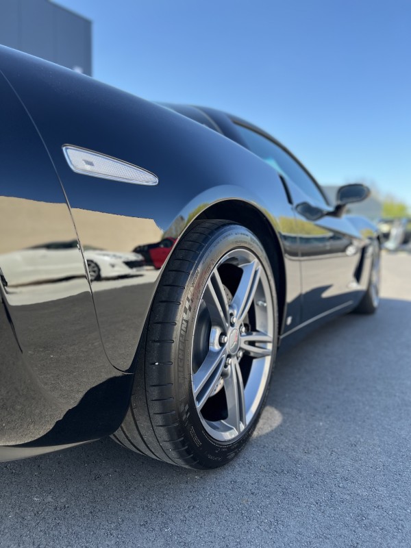 Lustrage et Polissage de Carrosserie pour Corvette à Laval 