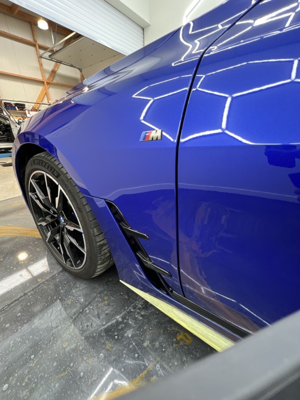 CORRECTION DU VERNIS ET TRAITEMENT CÉRAMIQUE HAUT DE GAMME SUR BMW i4 M EN MAYENNE