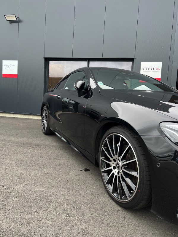 Car staging complet véhicule haut de gamme dans un centre de detailing accrédité à Saint-Berthevin