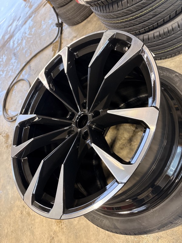 Rénovation de jante sur ce Lamborghini Urus : une finition irréprochable grâce à notre expertise et notre partenariat spécialisé