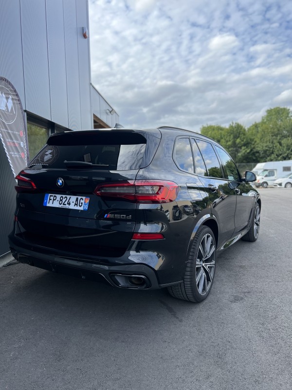 CORRECTION DU VERNIS ET TRAITEMENT CÉRAMIQUE HAUT DE GAMME SUR BMW X5 M 5.0D EN MAYENNE 