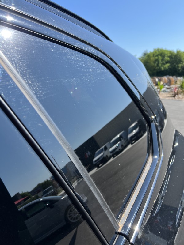 CORRECTION DU VERNIS ET TRAITEMENT CÉRAMIQUE HAUT DE GAMME SUR BMW X5 M 5.0D EN MAYENNE 