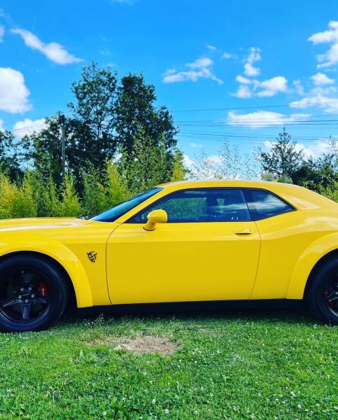 Pose de traitement Céramique 9.9.8 Krytex sur Challenger Démon SRT proche LAVAL