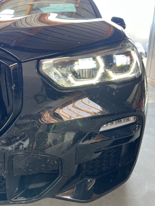 CORRECTION DU VERNIS ET TRAITEMENT CÉRAMIQUE HAUT DE GAMME SUR BMW X5 M 5.0D EN MAYENNE 
