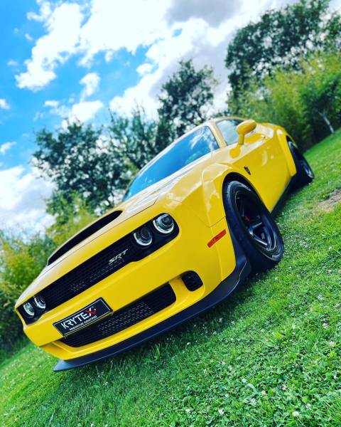 Pose de traitement Céramique 9.9.8 Krytex sur Challenger Démon SRT proche LAVAL