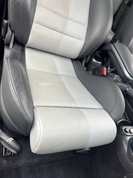 Nettoyage de siège en cuir d'une Mini Cooper S John Works à Rennes