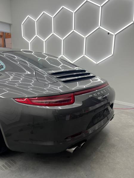 Lustrage complet de carrosserie de voiture pour professionnel à Rennes