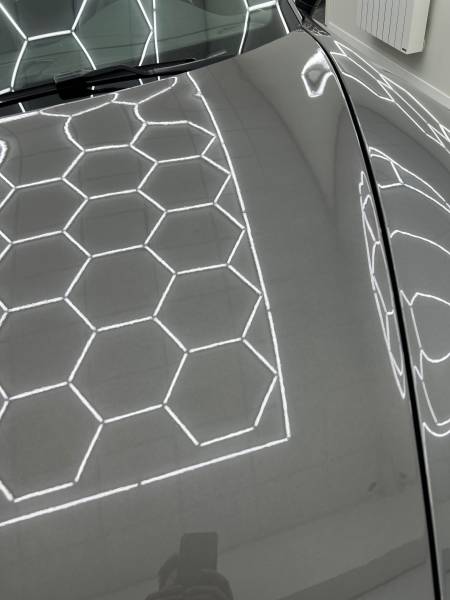 Correction de vernis et polissage de carrosserie PORSCHE haut de gamme à Saint Berthevin