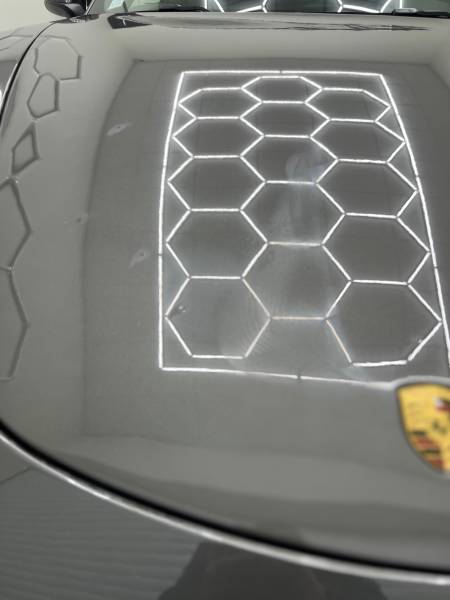 Correction de vernis et polissage de carrosserie PORSCHE haut de gamme à Saint Berthevin