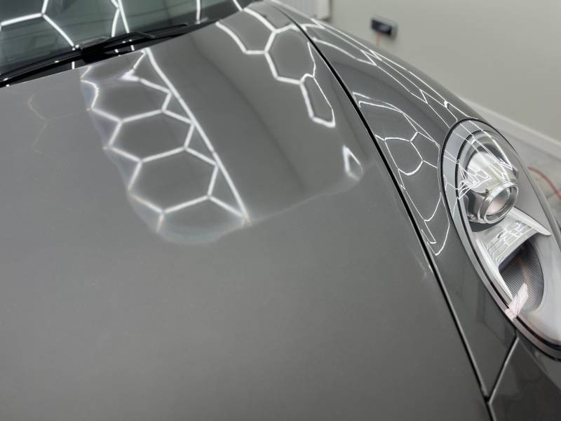 Correction de vernis et polissage de carrosserie PORSCHE haut de gamme à Saint Berthevin