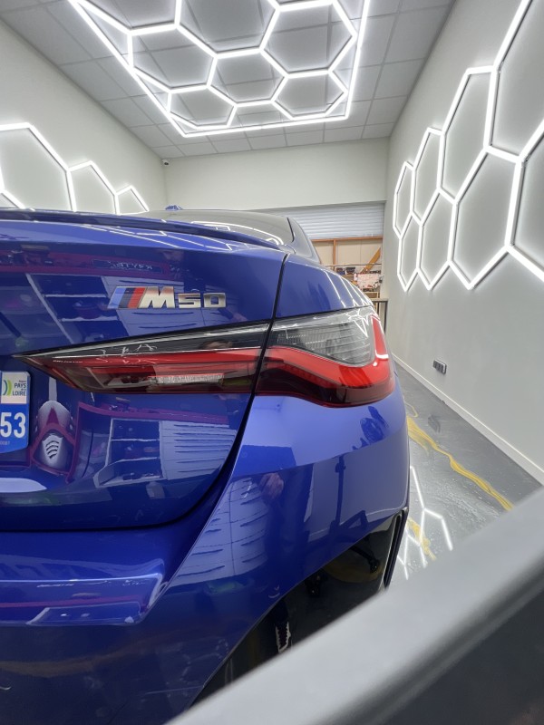 CORRECTION DU VERNIS ET TRAITEMENT CÉRAMIQUE HAUT DE GAMME SUR BMW i4 M EN MAYENNE