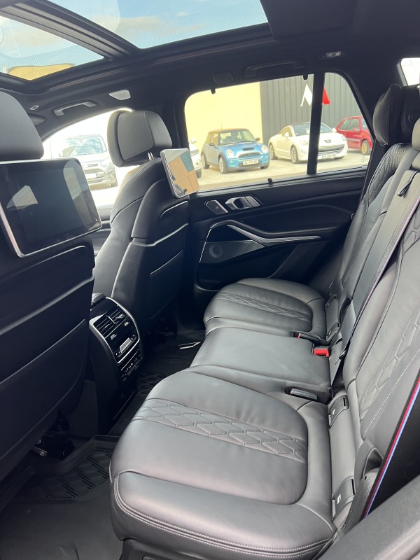 CORRECTION DU VERNIS ET TRAITEMENT CÉRAMIQUE HAUT DE GAMME SUR BMW X5 M 5.0D EN MAYENNE 