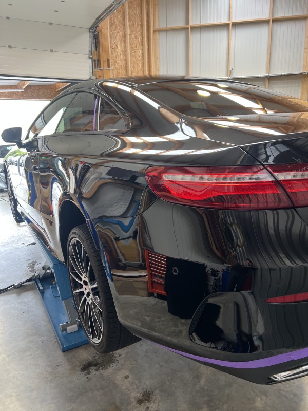 Car staging complet véhicule haut de gamme dans un centre de detailing accrédité à Saint-Berthevin