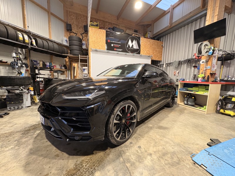 Rénovation de jante sur ce Lamborghini Urus : une finition irréprochable grâce à notre expertise et notre partenariat spécialisé
